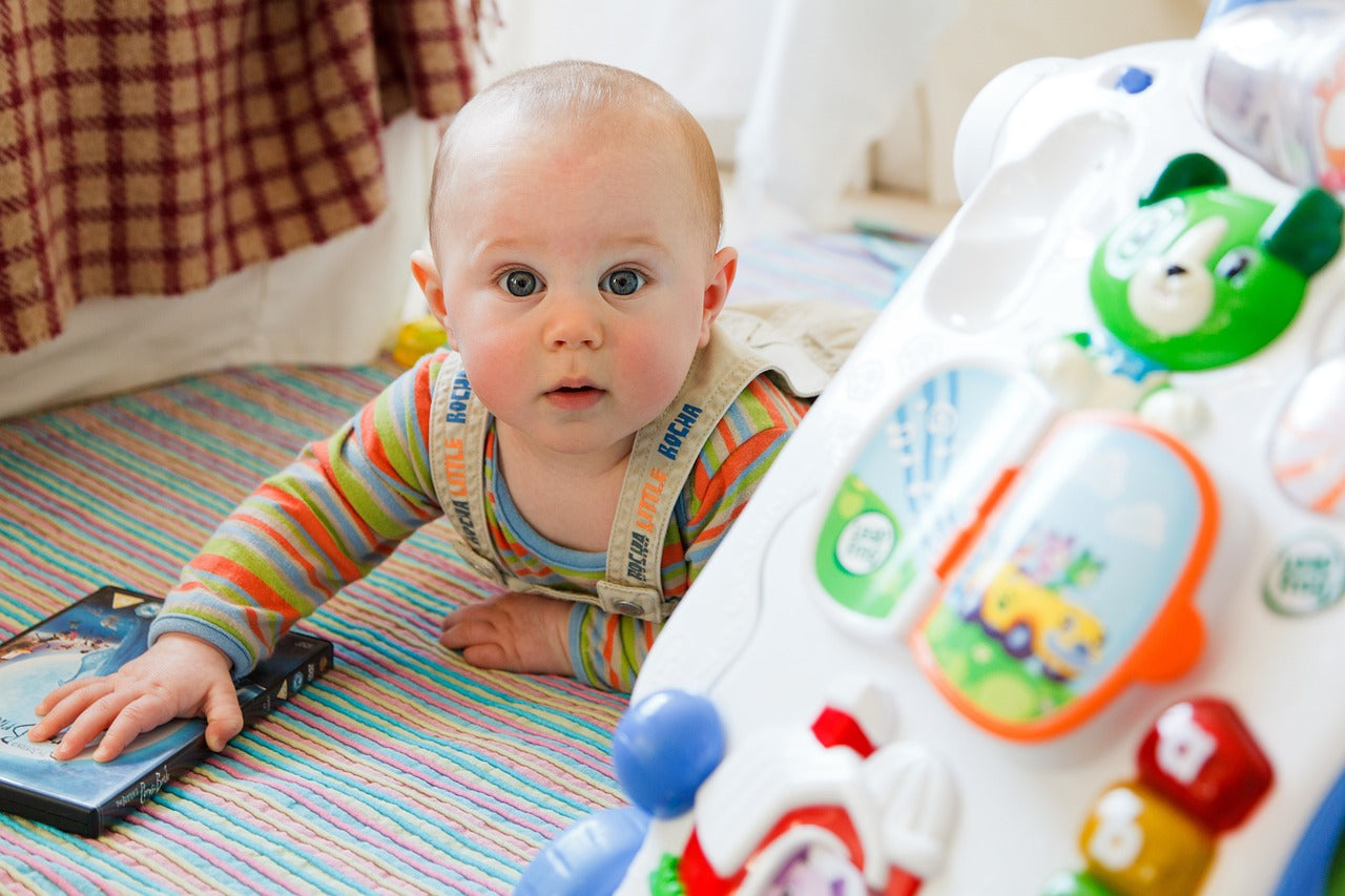 When Can I Introduce Toys to My Newborn? A Guide to Early Sensory Stimulation