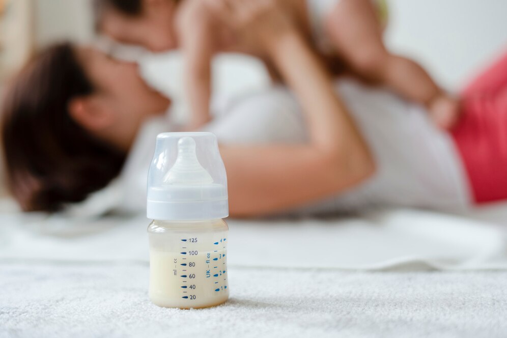 Essential nursing and feeding products for new parents in the USA